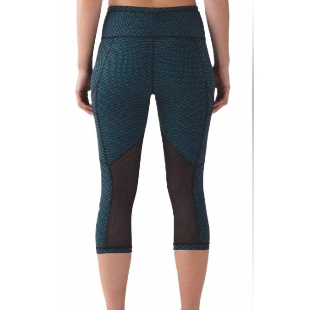 Lululemon outrun 17" Crop Score Jacquard Black Indian Ocean Leggings Size 8 - Picture 9 of 16